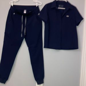 Figs scrub set. Medium button down top. Medium tall jogger pants. Navy